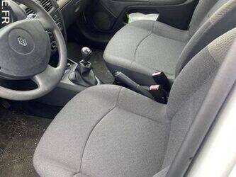 2004-renault-clio-1453416-47204568