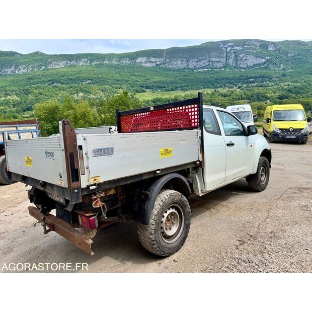 2015 Isuzu D-MAX-47204595