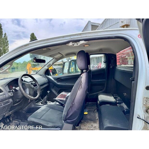 2015 Isuzu D-MAX-47204604