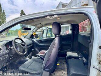 2015-isuzu-d-max-1453417-47204604