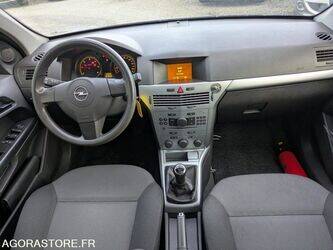 opel-astra-47204880