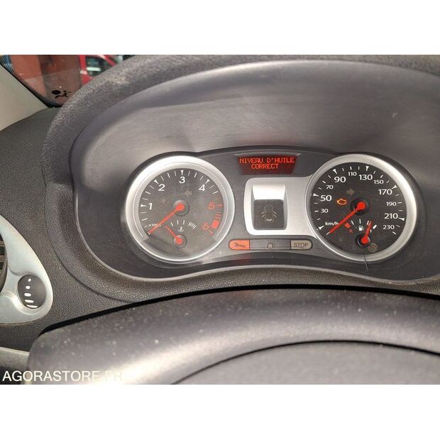 2011 Renault Clio-47204952