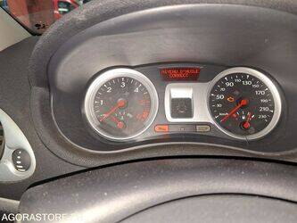 2011-renault-clio-1453431-47204952