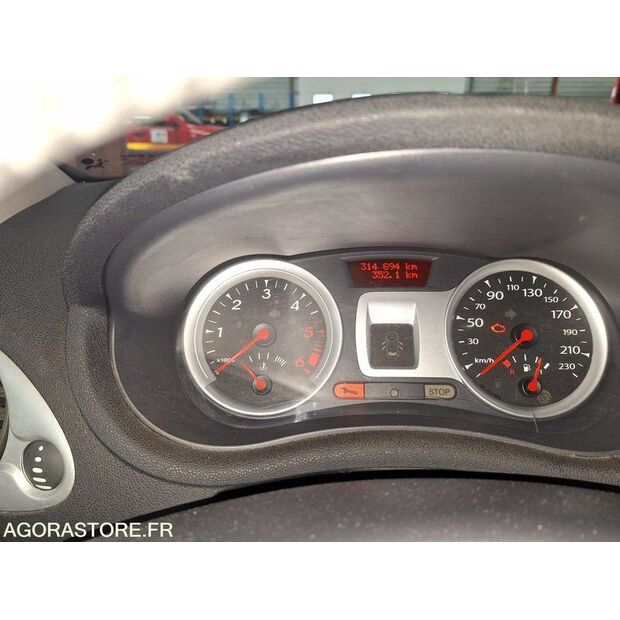 2011 Renault Clio-47204953