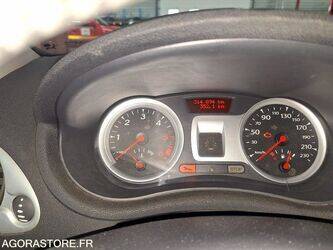 2011-renault-clio-1453431-47204953