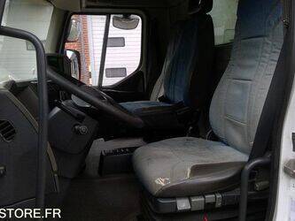 2011-renault-premium-1453448-47205354