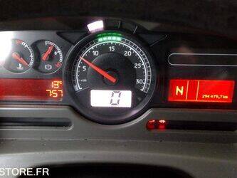 2011-renault-premium-1453448-47205356