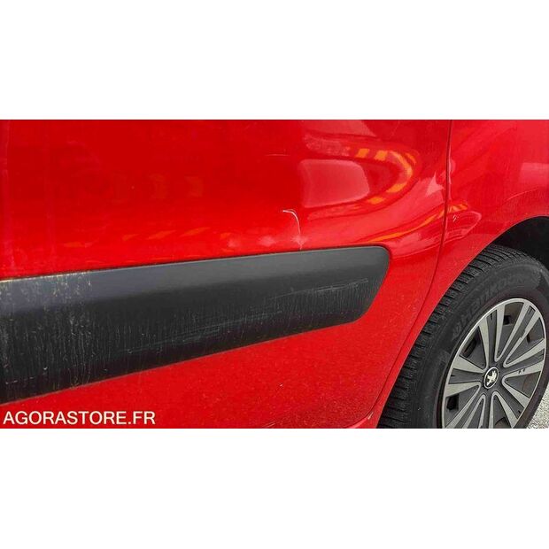 2013 Peugeot PARTNER-47241389