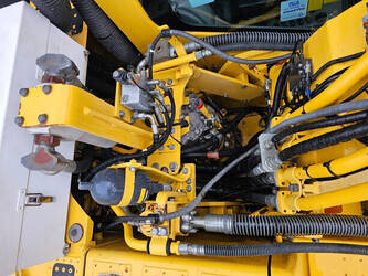 2015-komatsu-hb215lc-2-1288388-47243730