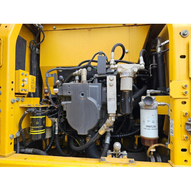 2015 Komatsu HB215LC-2-47243733