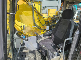 2015-komatsu-hb215lc-2-1288388-47243735