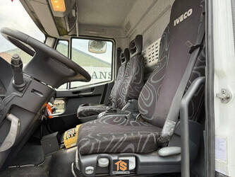 2015-iveco-eurocargo-120e25-1451437-47244578