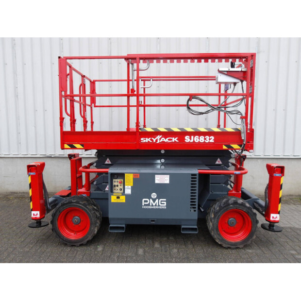 2015 SkyJack SJ6832RT-47245913