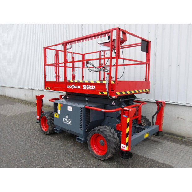 2015 SkyJack SJ6832RT-47245914