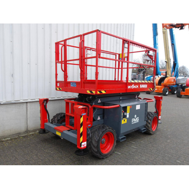 2015 SkyJack SJ6832RT-47245915