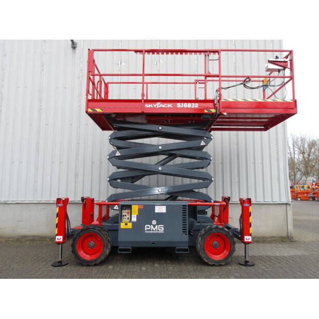 2015 SkyJack SJ6832RT-47245922
