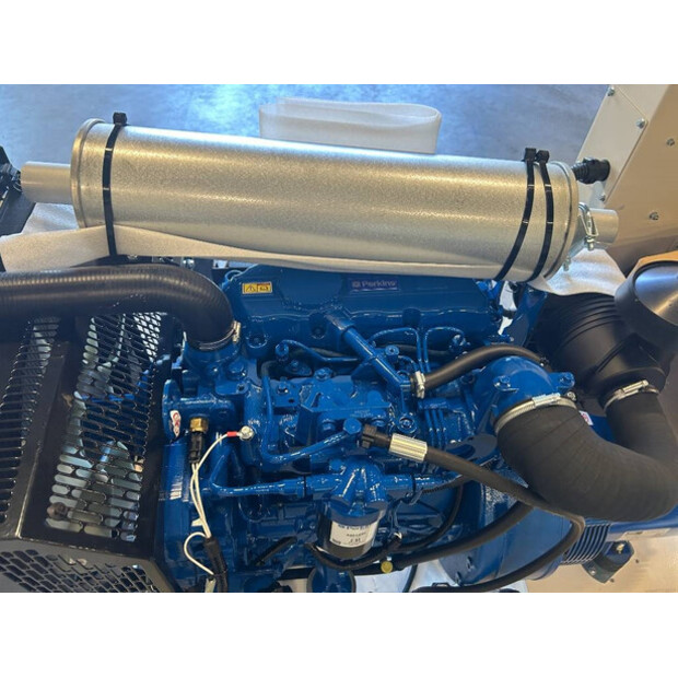 2025 اف جي ويلسون P33-3-47251735