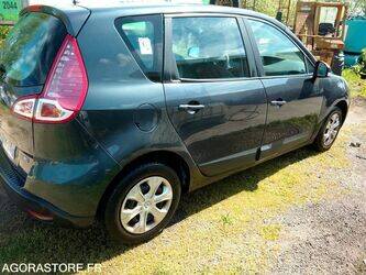 2011-renault-megane-1454276-47265357