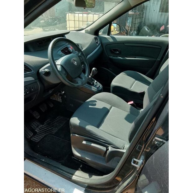 2011 رينو Megane-47265362