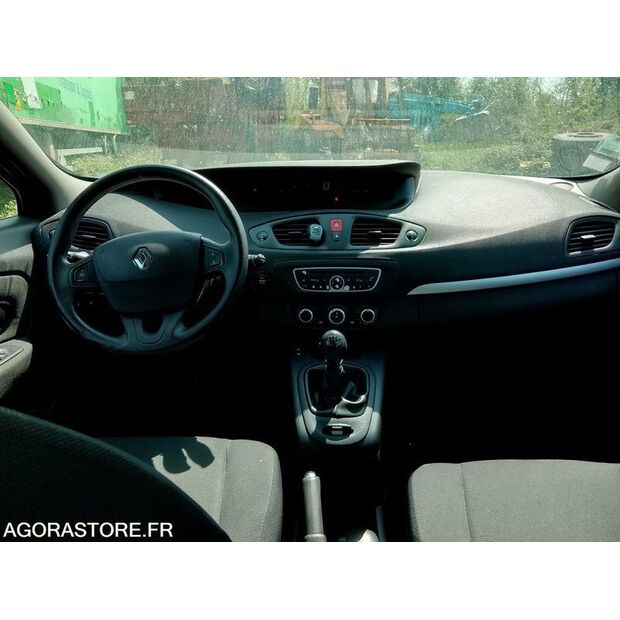 2011 رينو Megane-47265363