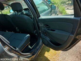 2011-renault-megane-1454276-47265366