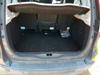 2011-renault-megane-1454276-47265367