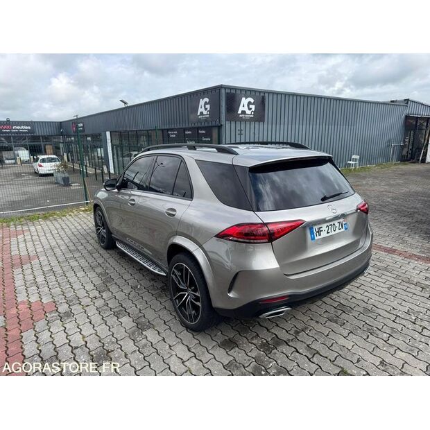 Mercedes-Benz-47265628