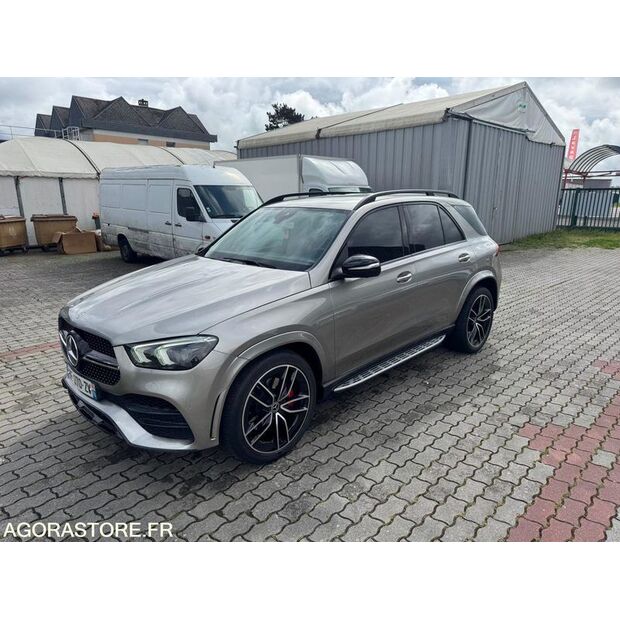 Mercedes-Benz-47265630