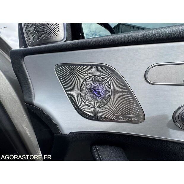 Mercedes-Benz-47265636