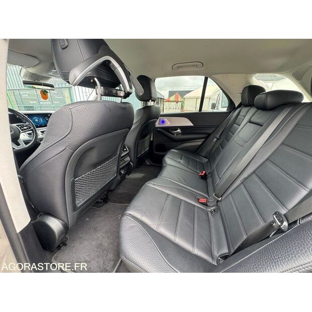 Mercedes-Benz-47265637