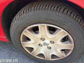 2011-peugeot-207-1454296-47265792