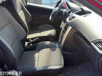 2011-peugeot-207-1454296-47265793