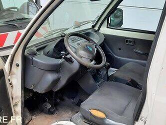 2017-piaggio-porter-1454303-47265925
