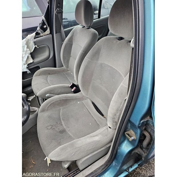 2005 Renault Clio-47266129