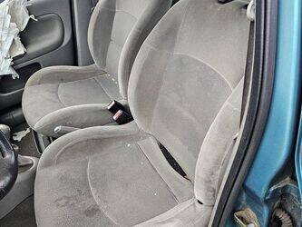 2005-renault-clio-1454313-47266129
