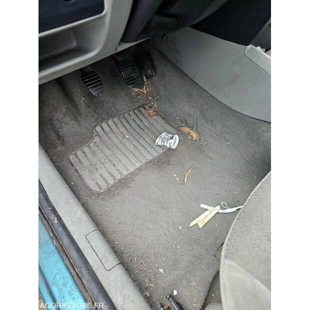 2005 Renault Clio-47266130