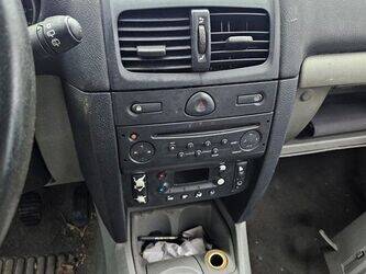 2005-renault-clio-1454313-47266134