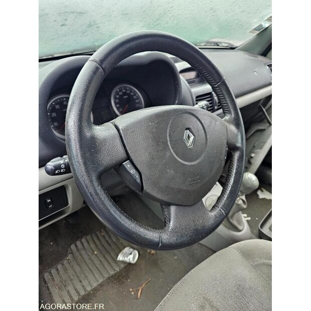 2005 Renault Clio-47266135
