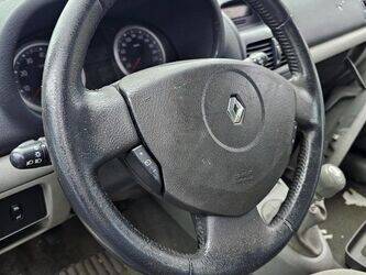 2005-renault-clio-1454313-47266135