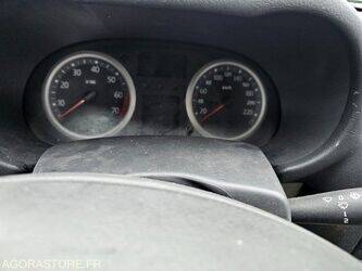 2005-renault-clio-1454313-47266136