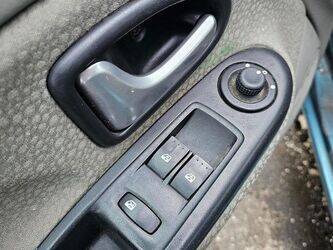 2005-renault-clio-1454313-47266137