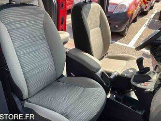2011-renault-kangoo-1453710-47266702
