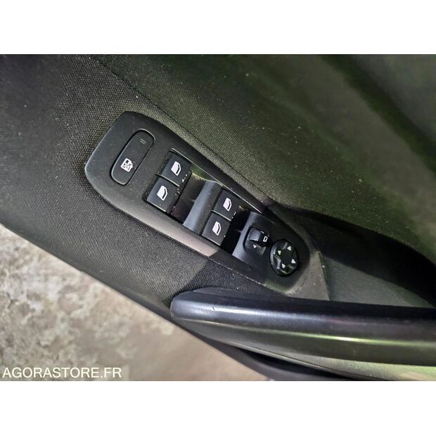 2013 Peugeot 308-47288457