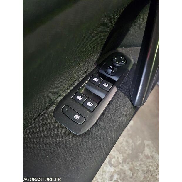 2013 Peugeot 308-47288458