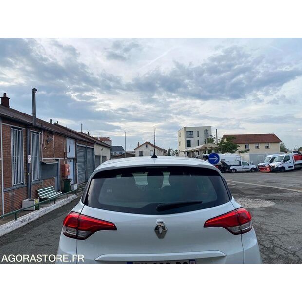 2017 رينو Megane-47289494