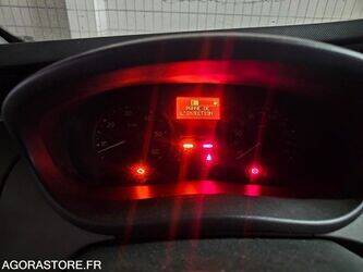2012-renault-trafic-1454558-47289728