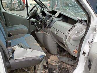 2010-renault-trafic-1454574-47290189