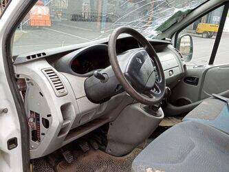 2010-renault-trafic-1454574-47290190