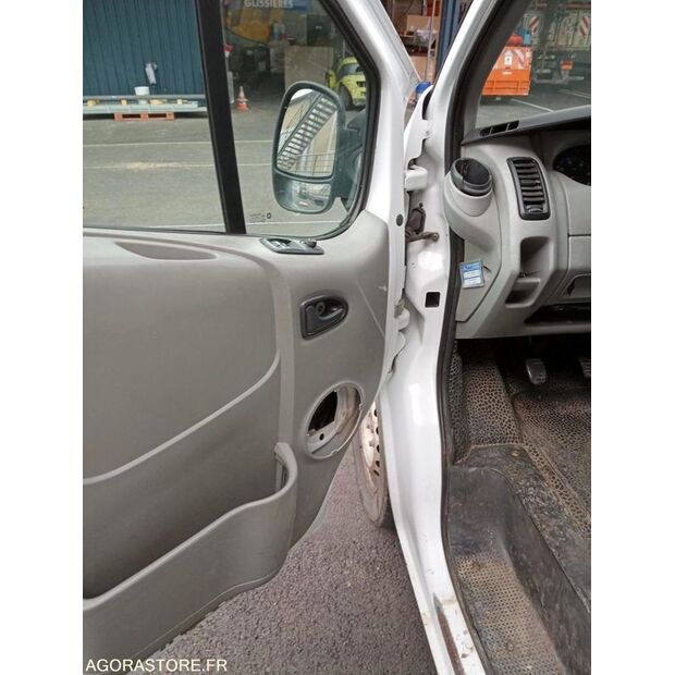 2010 Renault Trafic-47290192