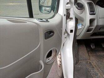 2010-renault-trafic-1454574-47290192